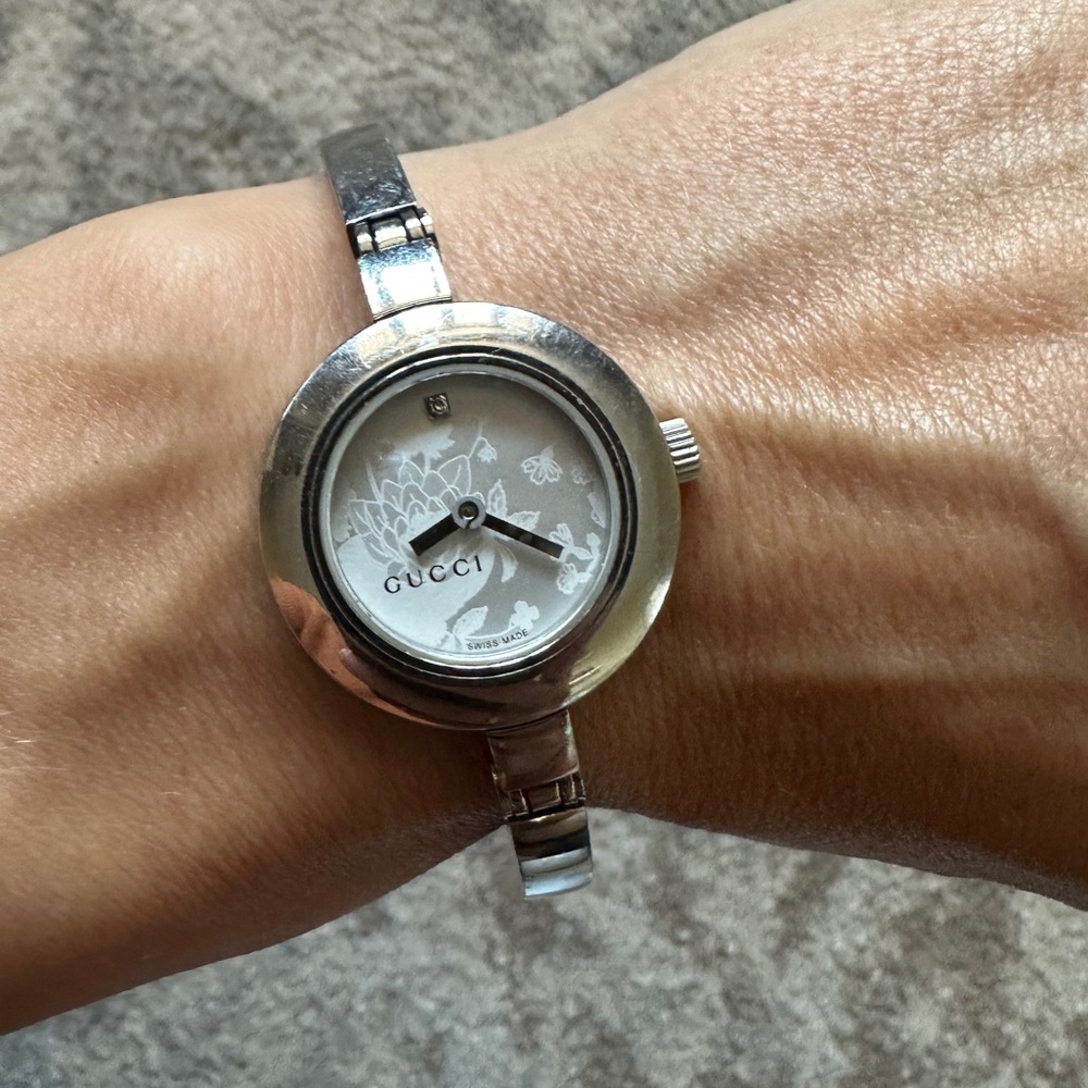 Vintage Gucci silver diamond 105 series watch